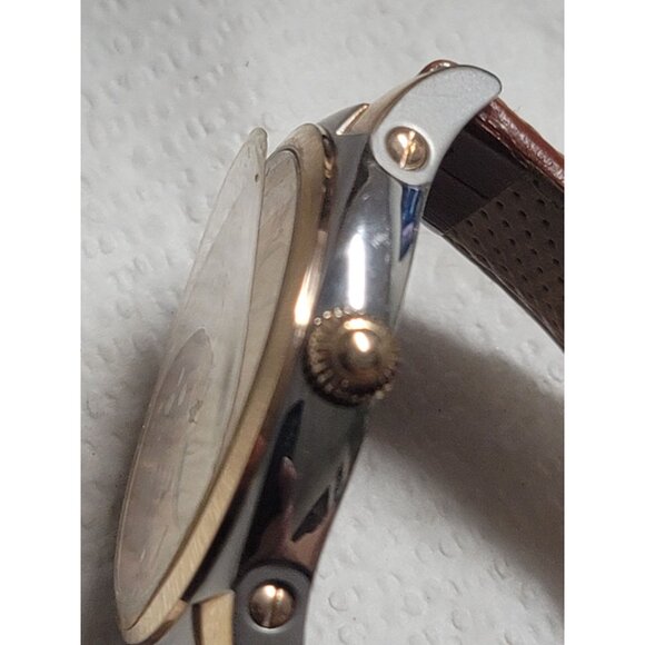 Vintage 90's TOMMY BAHAMA Analog gold tone Leather Strap WATCH with New Battery - Picture 7 of 15